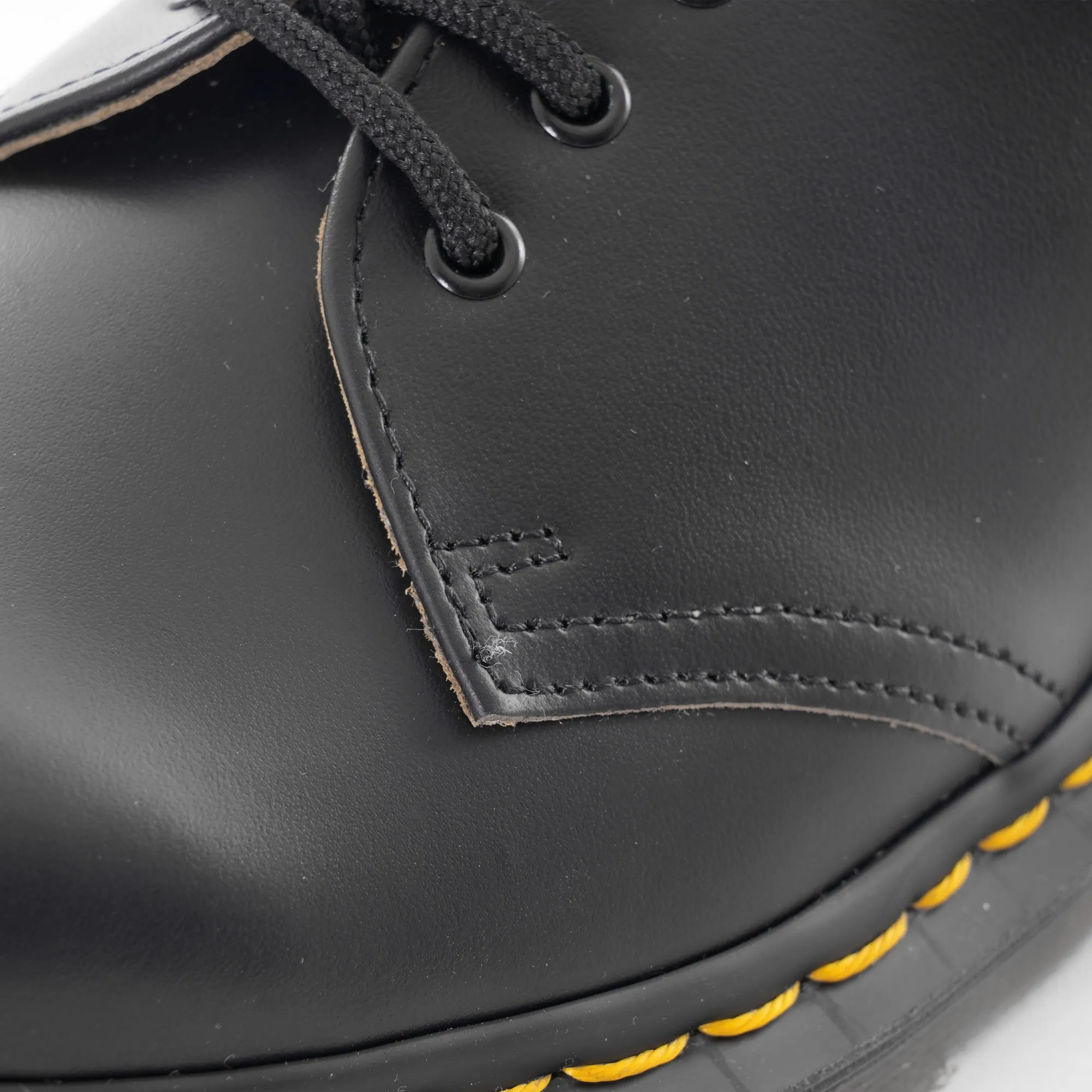 Dr. Martens Made In England Vintage 1461 - Black Quilon 