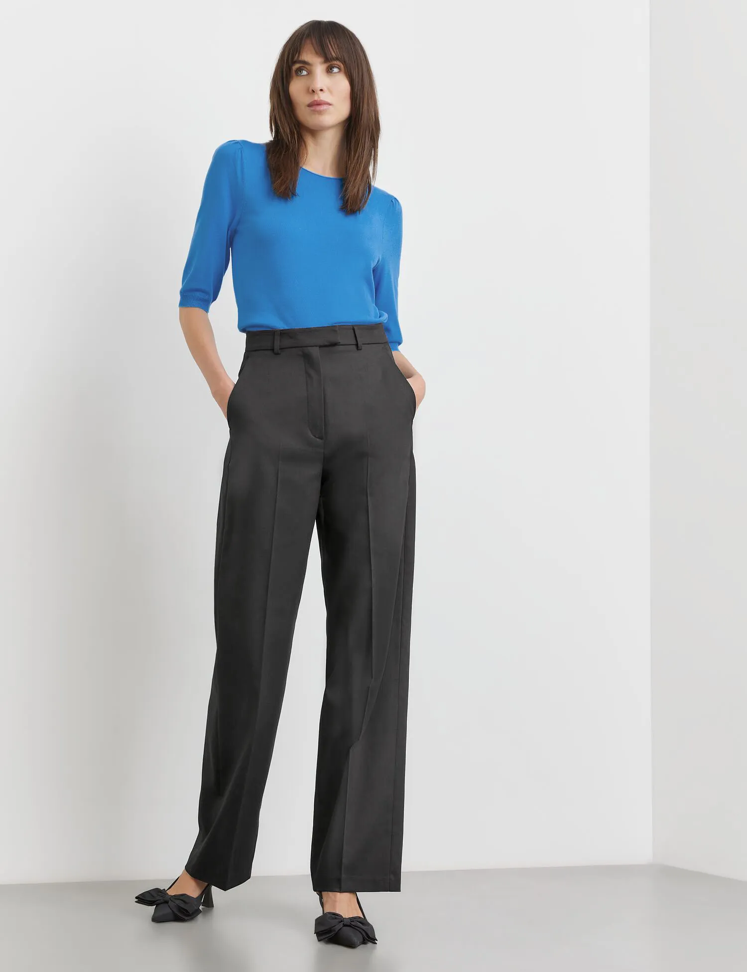 Elegant trousers with a wide leg