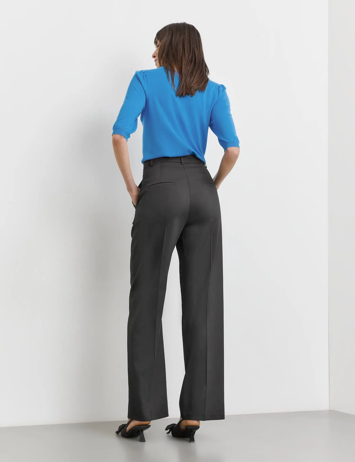 Elegant trousers with a wide leg