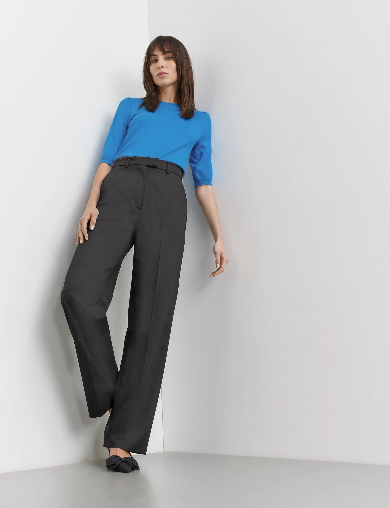 Elegant trousers with a wide leg