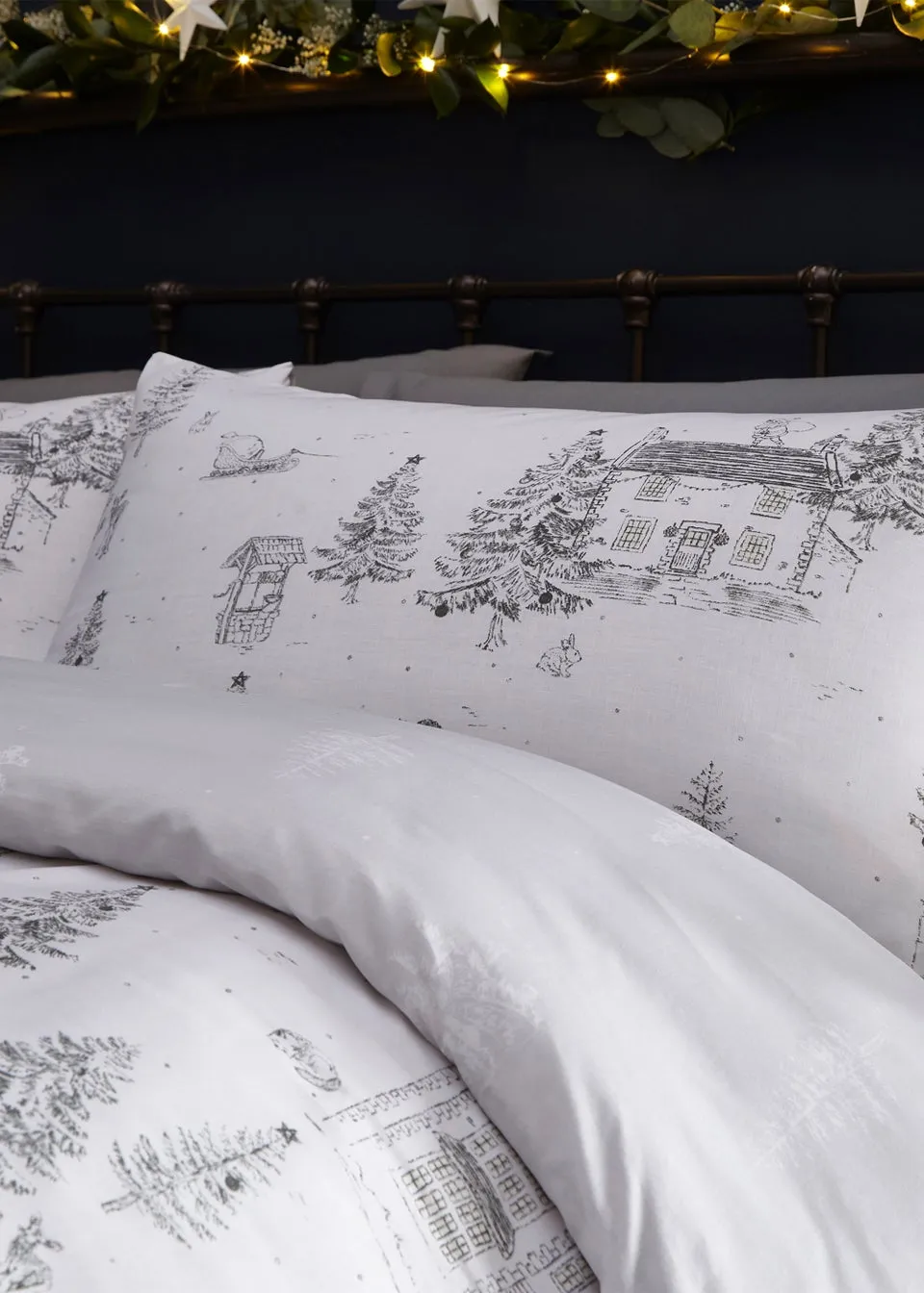 furn. Midwinter Toile Festive Reversible Duvet Cover Set