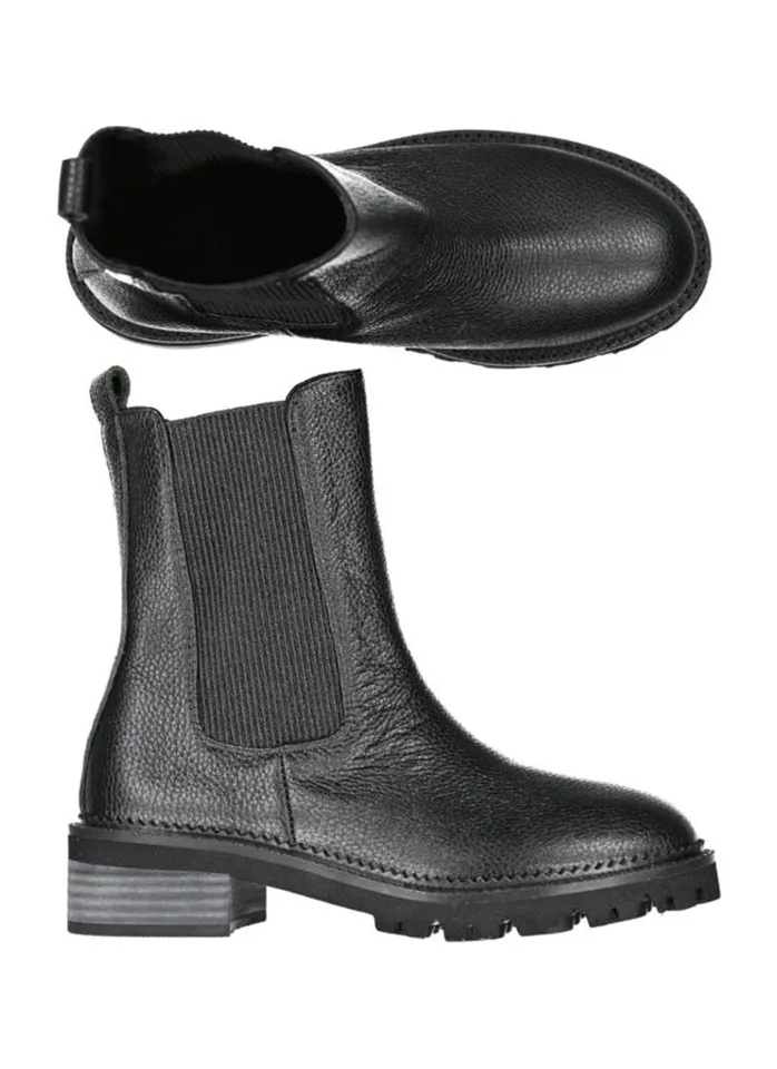 Minx Tuck Boot