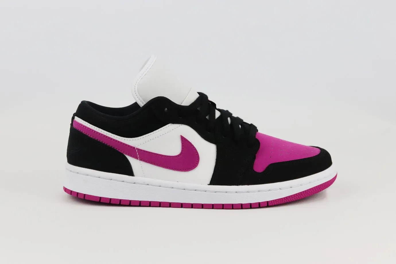 NIKE AIR JORDAN 1 LOW LEATHER SNEAKERS EU 39 UK 6 US 9