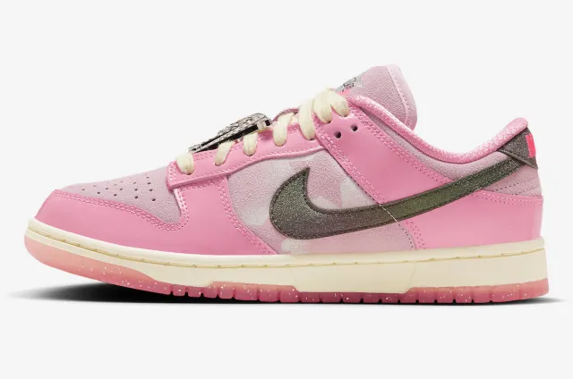 NIKE DUNK LOW WMNS BARBIE