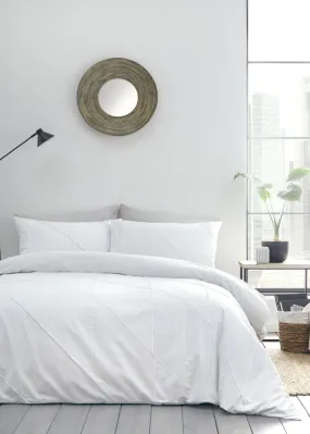 Serene Dart White Duvet Cover Set