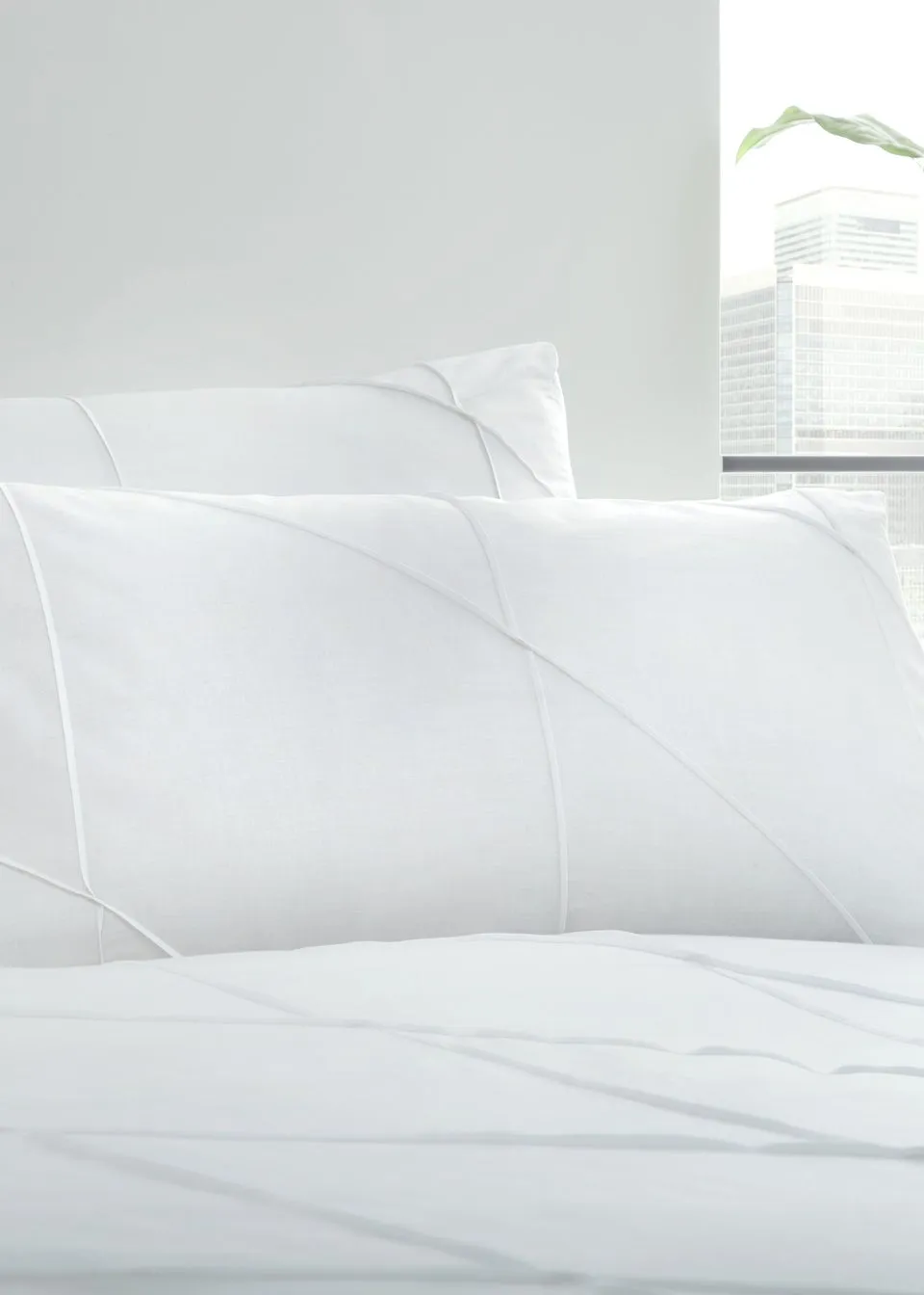 Serene Dart White Duvet Cover Set