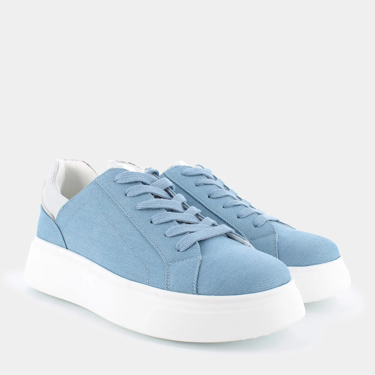 XM-E24D-01-JEANS- SNEAKERS